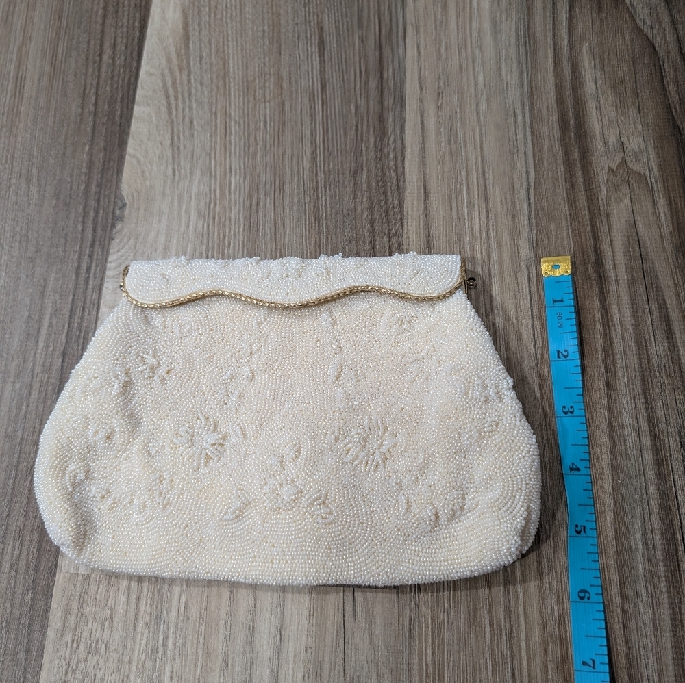 La Regale Cream Beaded Clutch